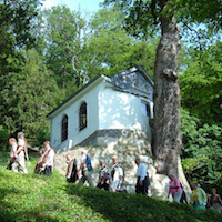 Pèlerinage de la chapelle perchée du Bas-Caumont