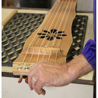 Fabrication du tambourin à cordes