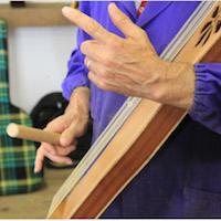 Fabrication du tambourin à cordes