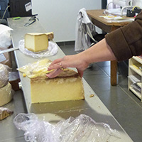 La fabrication du fromage de Salers