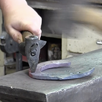 Les savoir-faire de la maréchalerie, pratiques d'atelier de la Garde républicaine