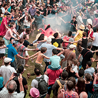 Lo Cese de Montaren : fête inventée et figure totémique du Pois Chiche à Montaren-et-Saint-Médiers