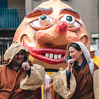 Lo Cese de Montaren : fête inventée et figure totémique du Pois Chiche à Montaren-et-Saint-Médiers