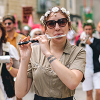 Lo Cese de Montaren : fête inventée et figure totémique du Pois Chiche à Montaren-et-Saint-Médiers