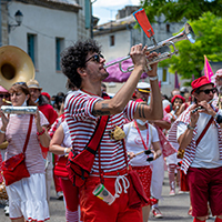 Lo Cese de Montaren : fête inventée et figure totémique du Pois Chiche à Montaren-et-Saint-Médiers