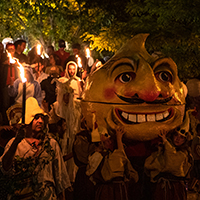 Lo Cese de Montaren : fête inventée et figure totémique du Pois Chiche à Montaren-et-Saint-Médiers