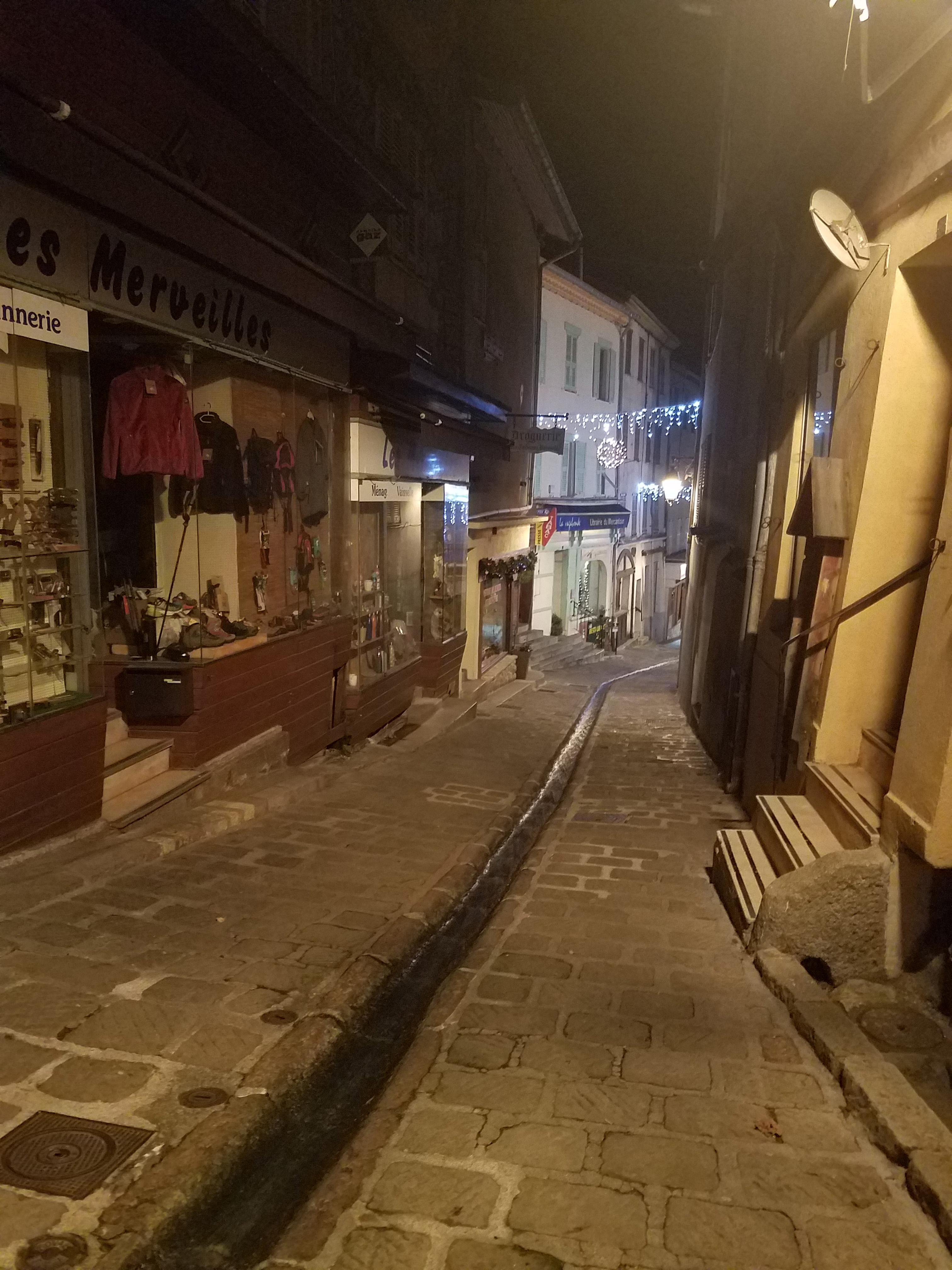 Passage de l'eau en ville, Saint-Martin de Vésubie